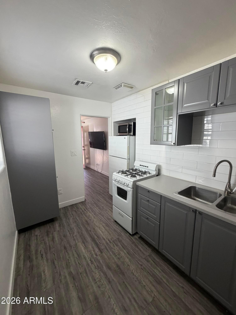 712 W Taylor Street - Photo 5