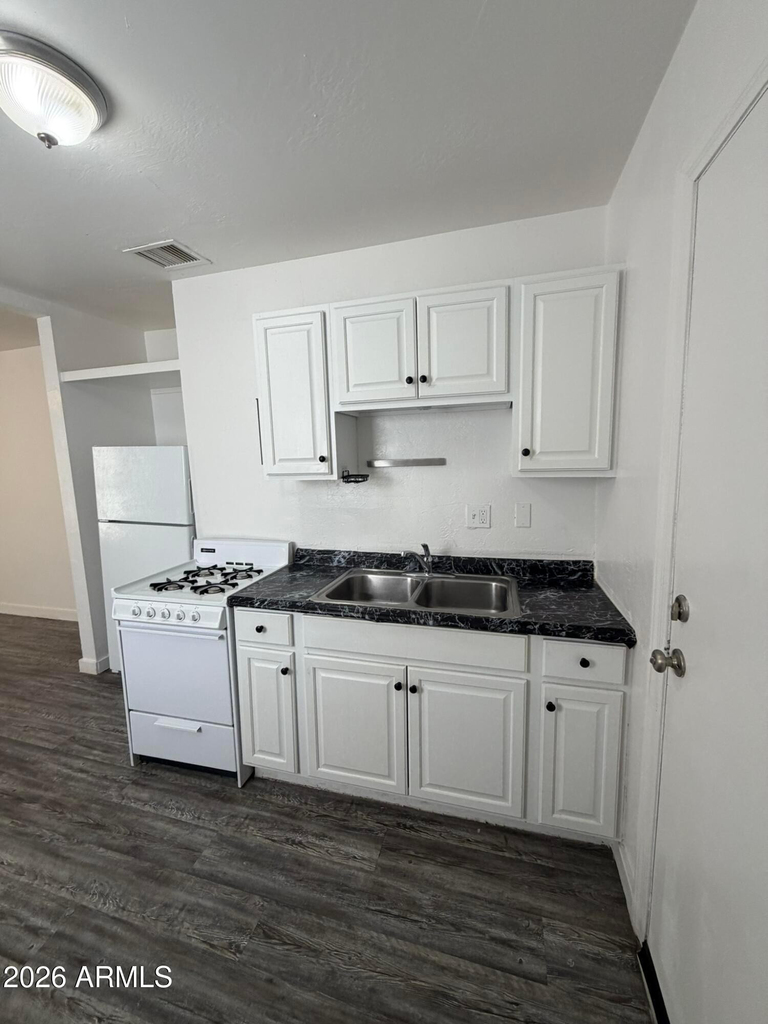 706 W Taylor Street - Photo 9