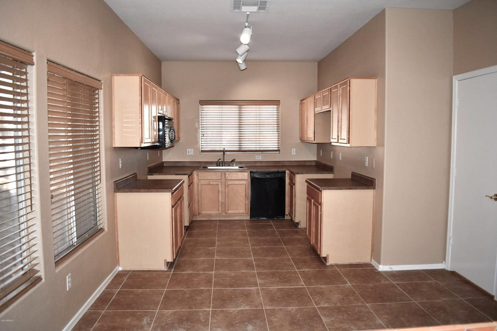 10316 N 94th Lane - Photo 3