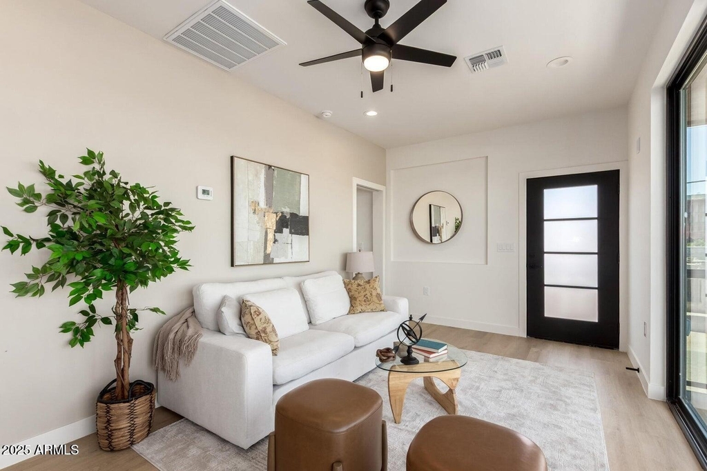 1508 W Sherman Street - Photo 2