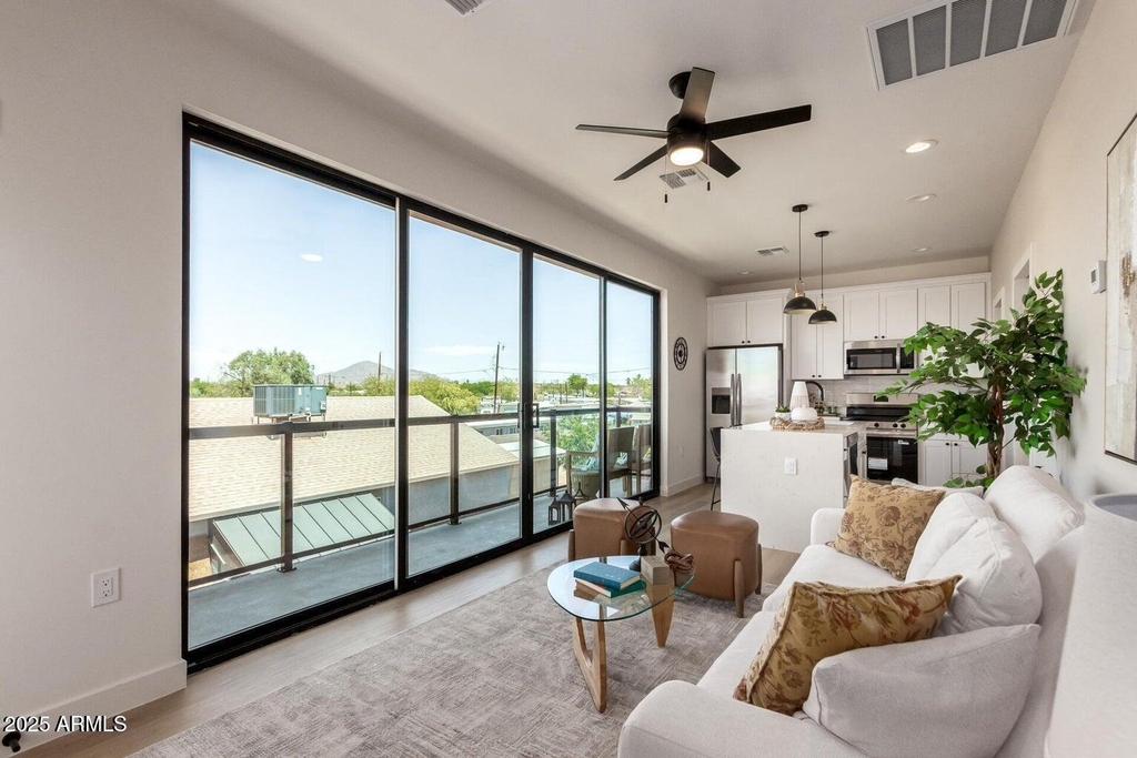1508 W Sherman Street - Photo 4