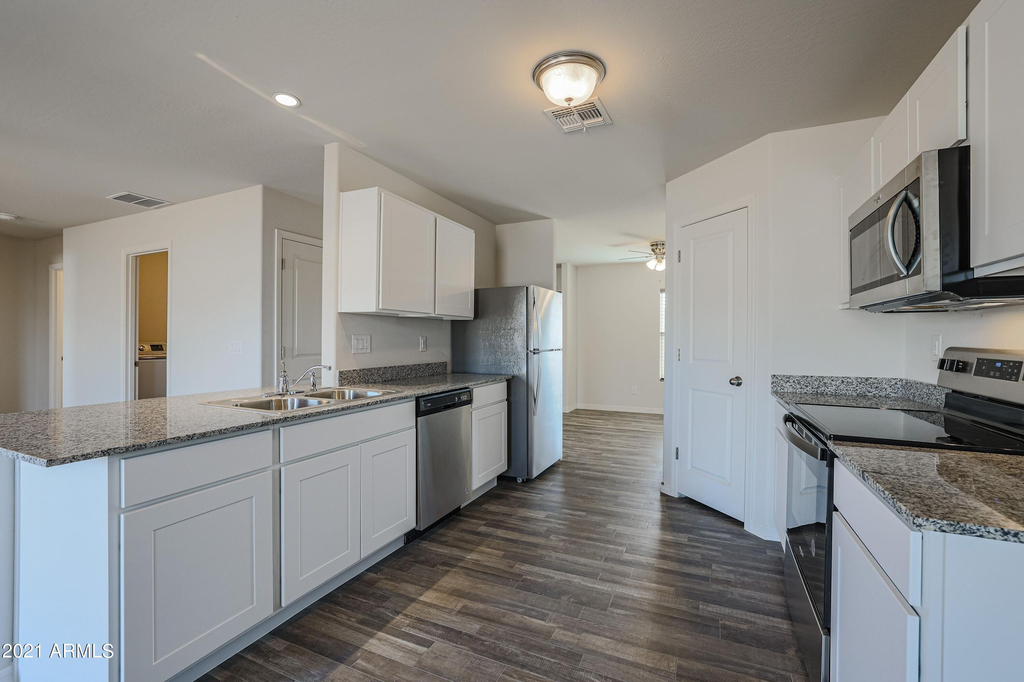 110 E Impala Place - Photo 4