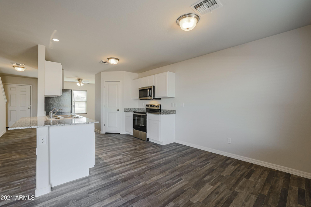 110 E Impala Place - Photo 5