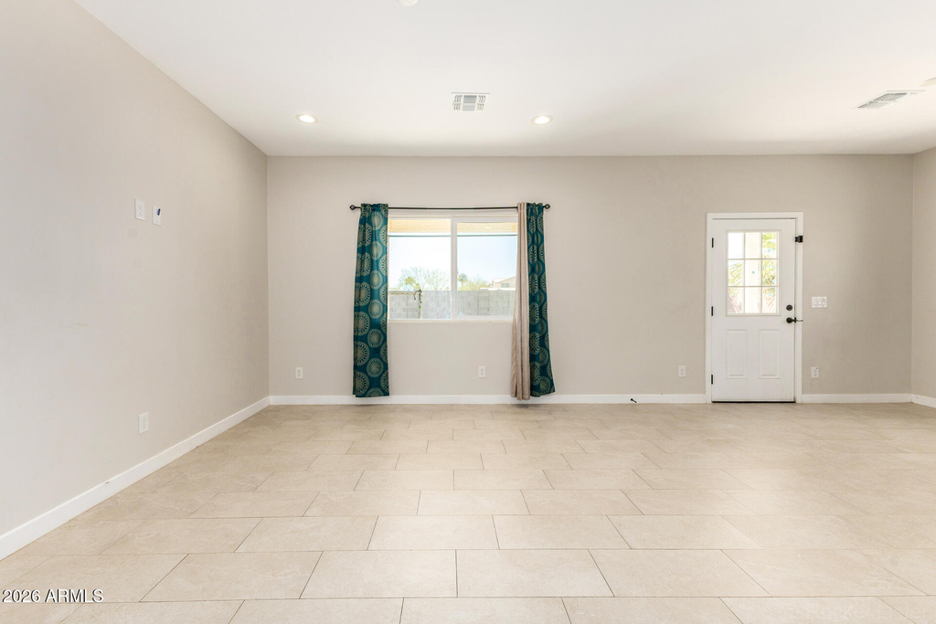 10019 W Monaco Boulevard - Photo 4