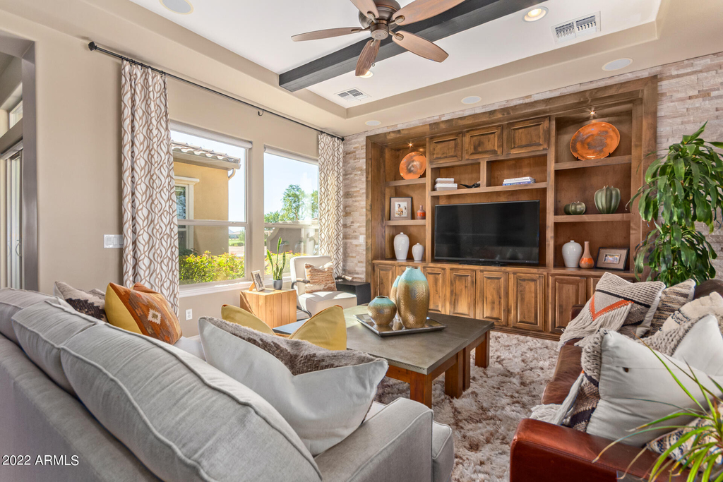 628 E Peach Tree Street - Photo 2