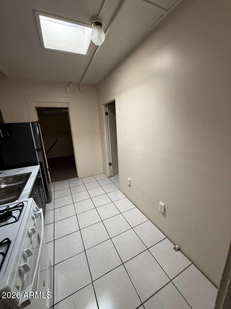 830 E 9th Street - Photo 8