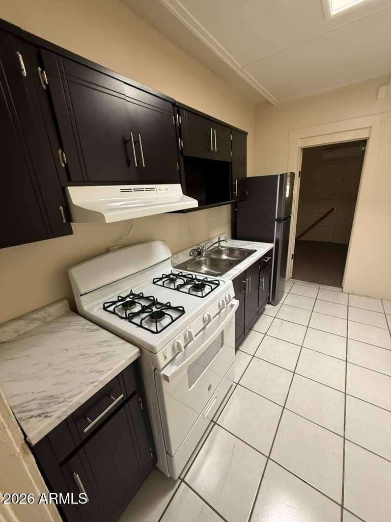 830 E 9th Street - Photo 7