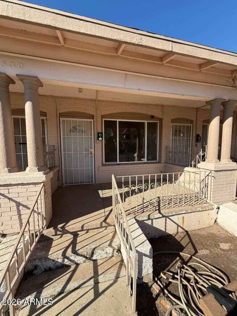 830 E 9th Street - Photo 0