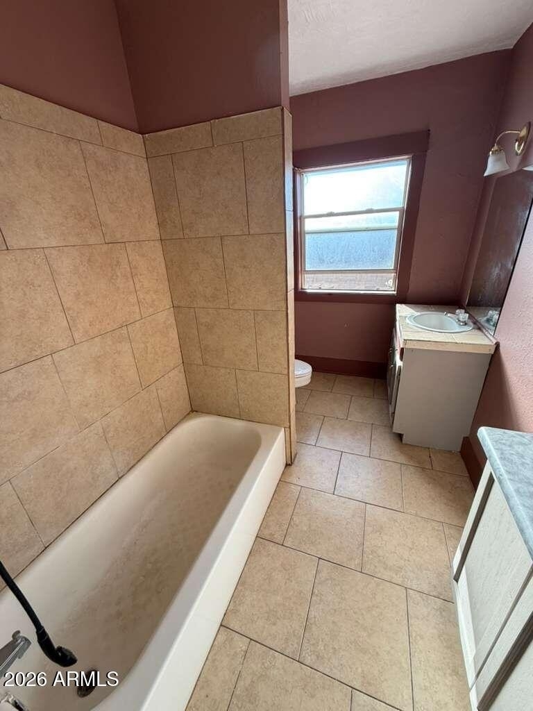 1165 E 10th Street - Photo 7