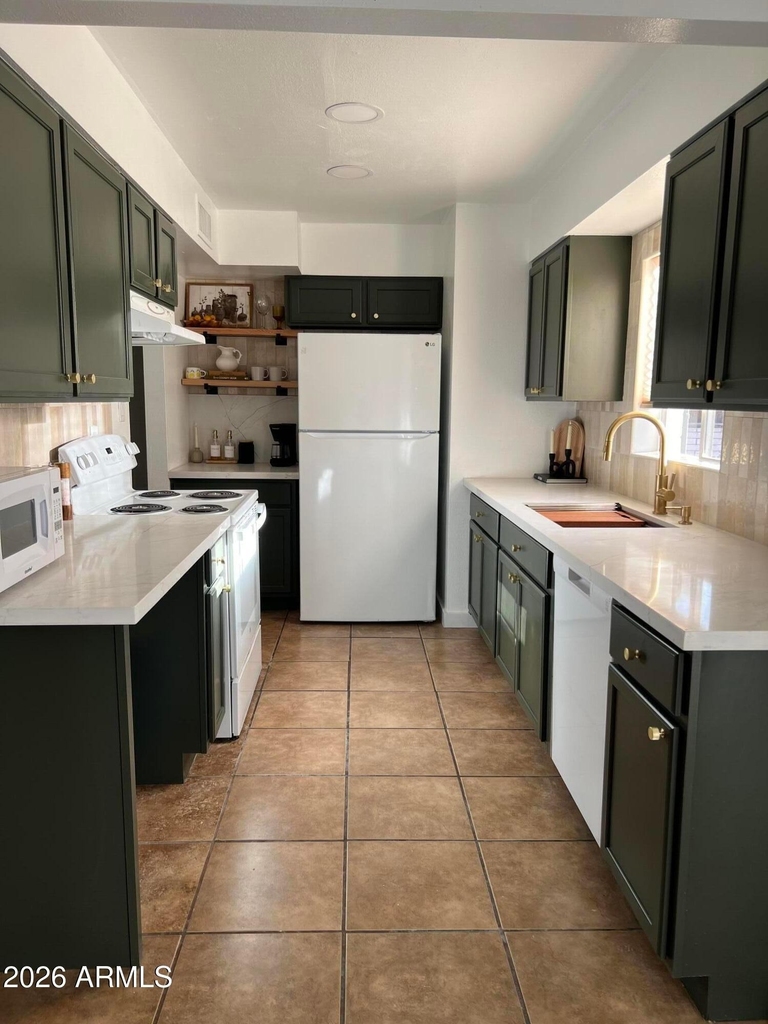 11607 N 21st Avenue - Photo 4