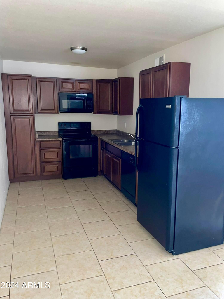 2417 W Campbell Avenue - Photo 1