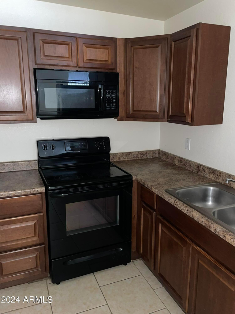 2417 W Campbell Avenue - Photo 2