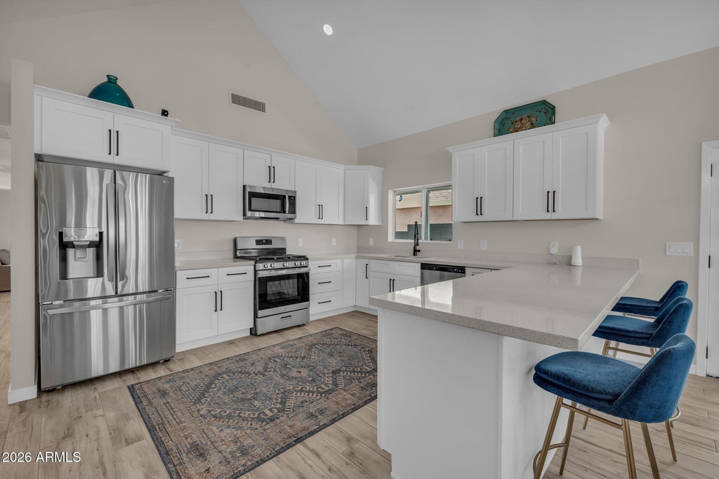 325 E Mitchell Drive - Photo 3