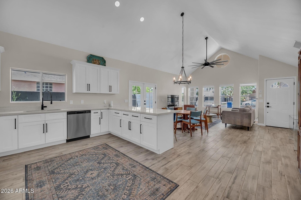 325 E Mitchell Drive - Photo 6