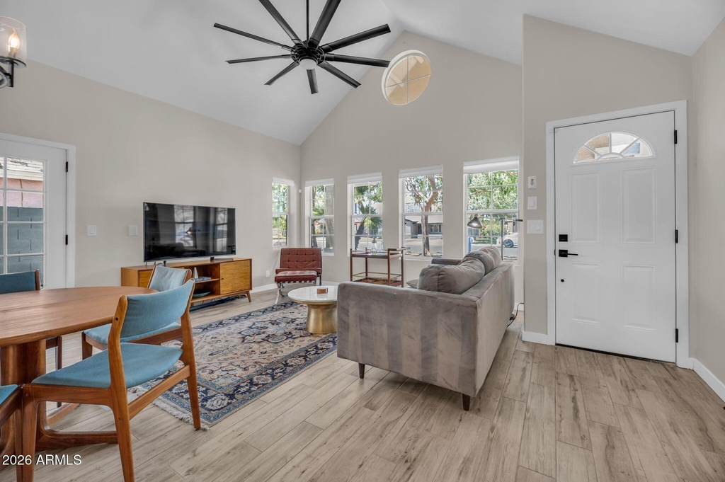 325 E Mitchell Drive - Photo 9