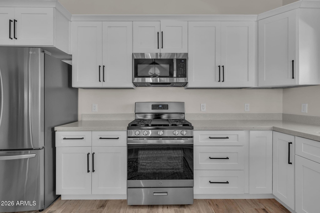 325 E Mitchell Drive - Photo 5