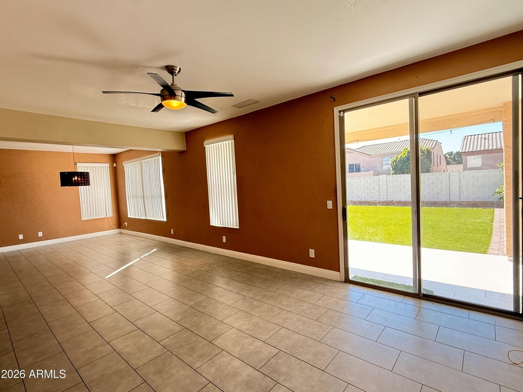 6425 W Desert Hollow Drive - Photo 11