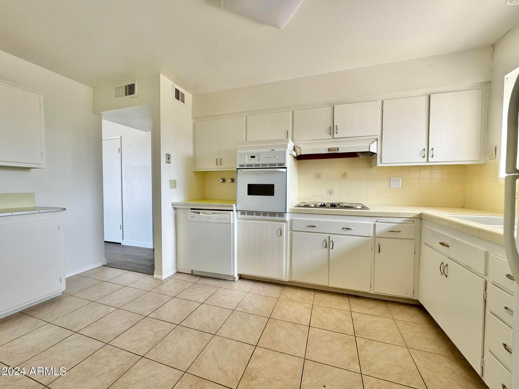 11013 N 110th Drive - Photo 8
