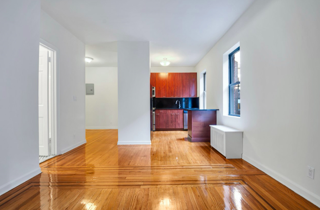 Madison Avenue - Photo 0