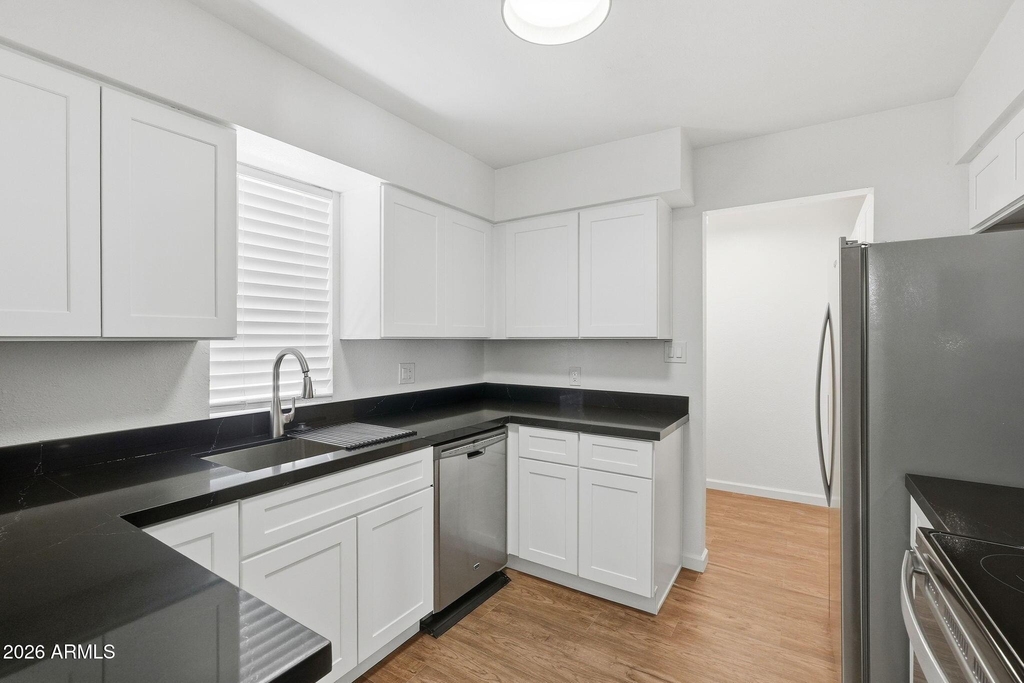 231 N Robson Street - Photo 0