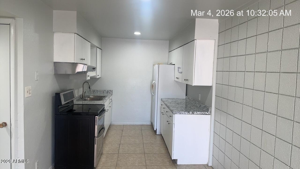 2026 W Cactus Road - Photo 2