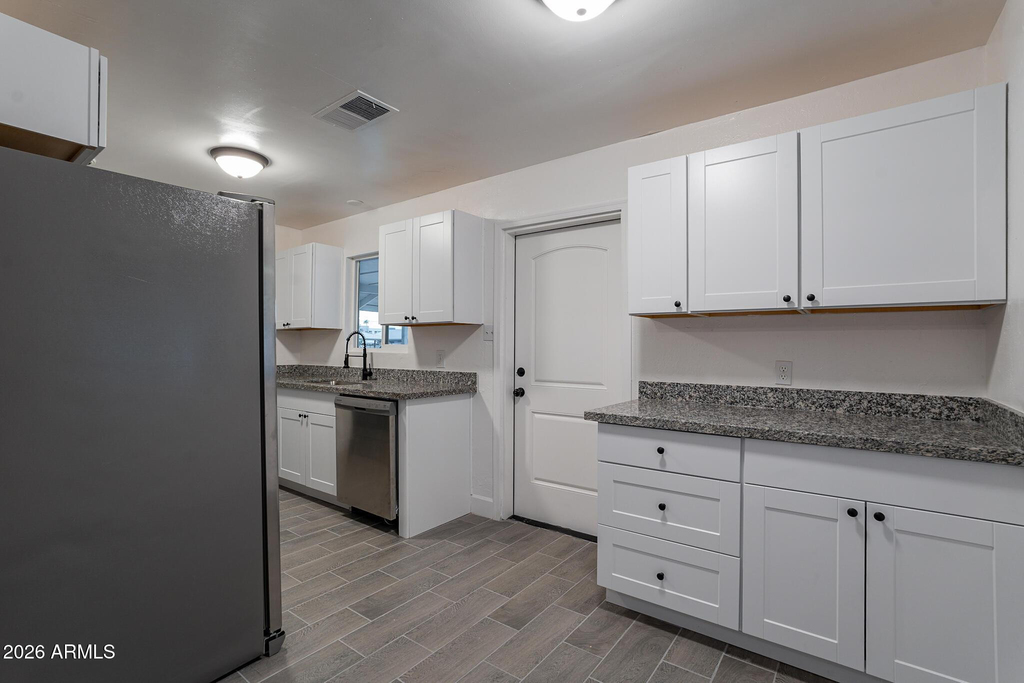 536 W 18th Street - Photo 20