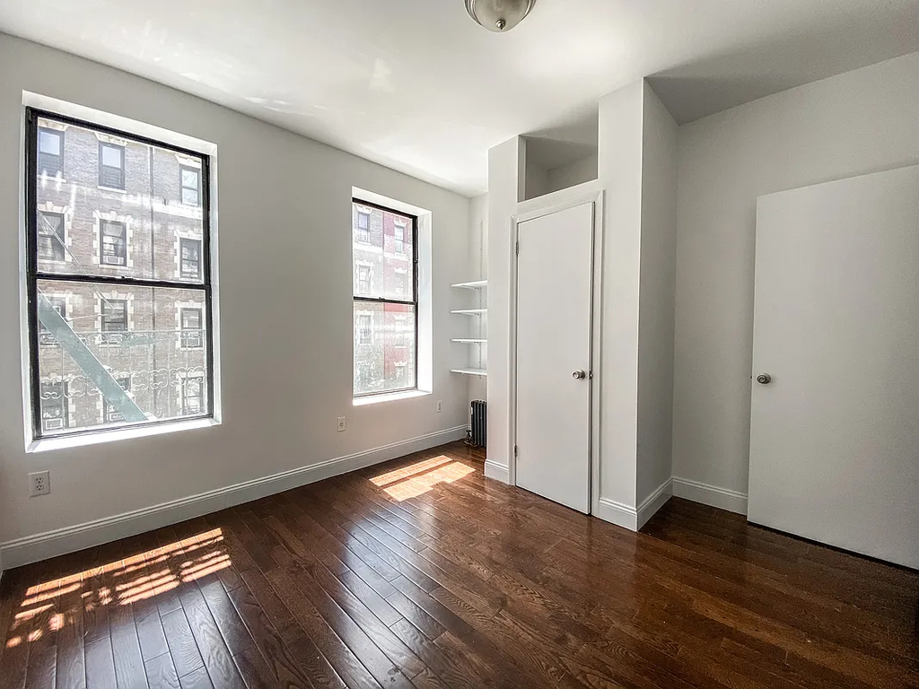 Broadway / Amsterdam Ave - Photo 8