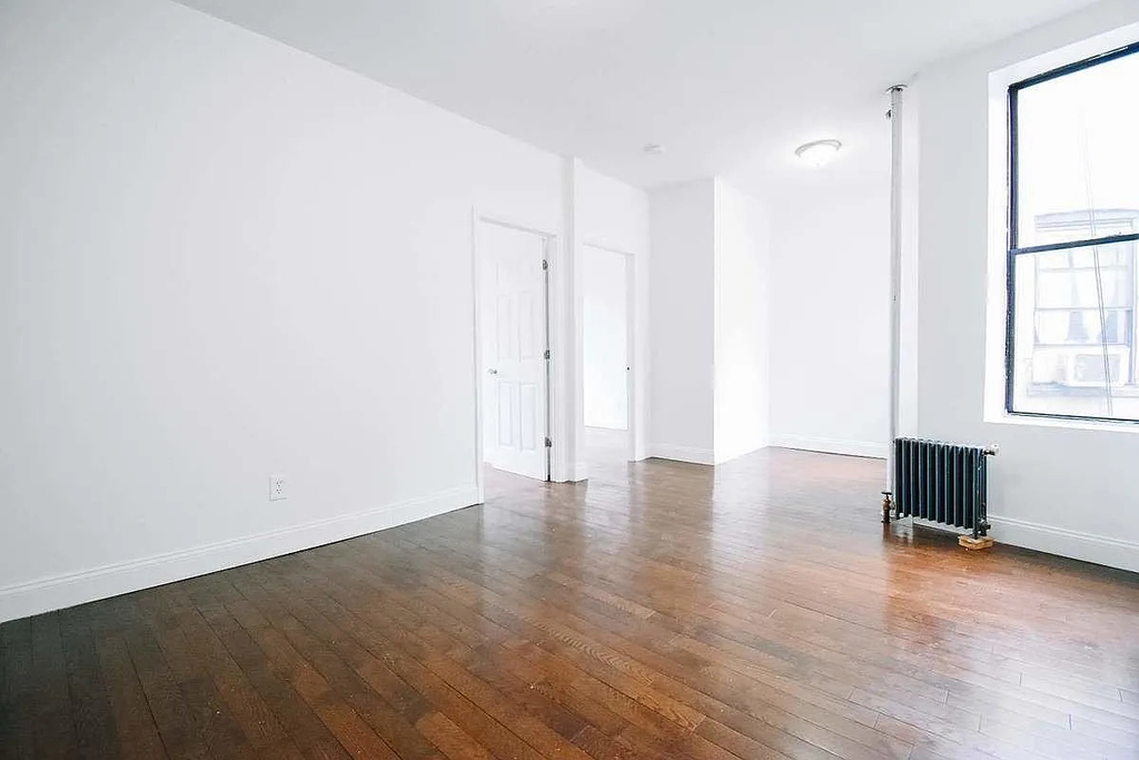 Broadway / Amsterdam Ave - Photo 12