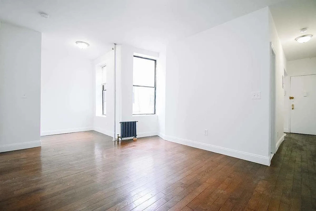 Broadway / Amsterdam Ave - Photo 10