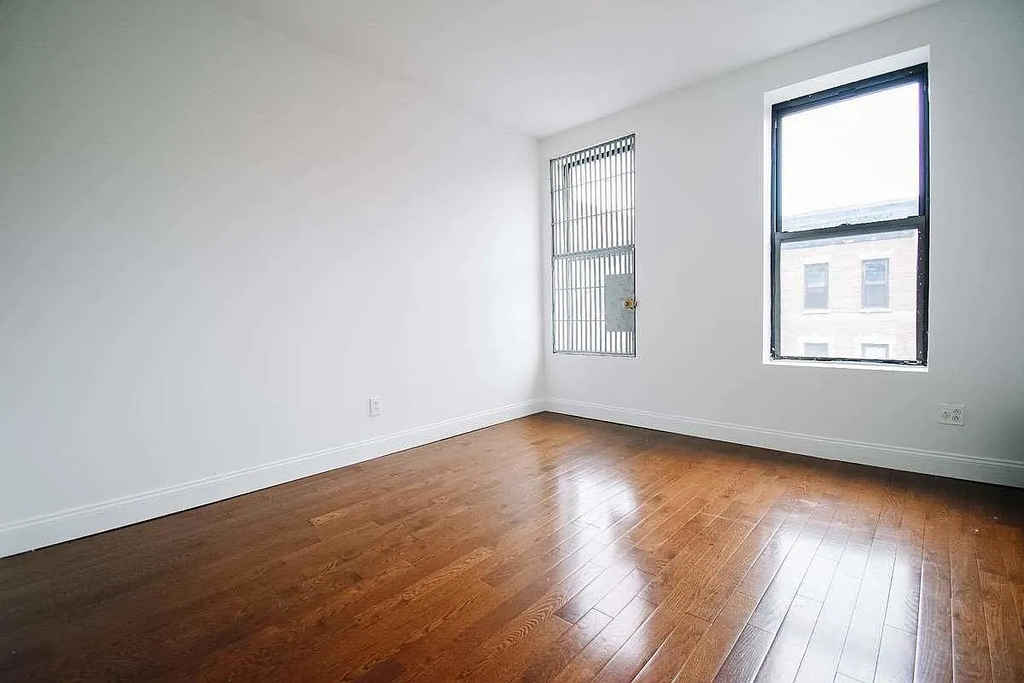 Broadway / Amsterdam Ave - Photo 11