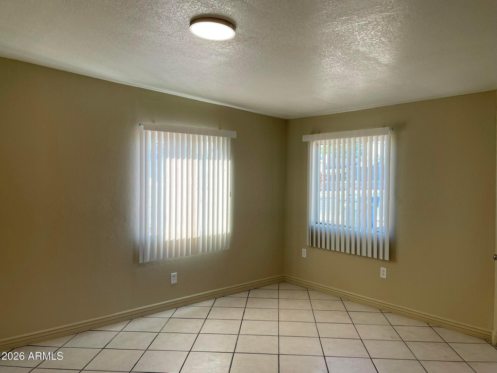 1701 E Harvard Street - Photo 2