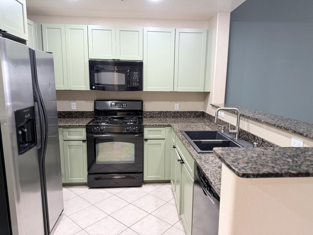 2302 N Central Avenue - Photo 3