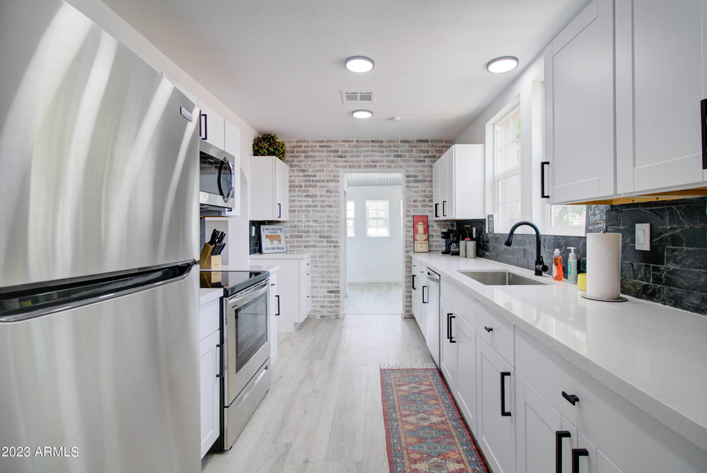 258 S Sutherland Street - Photo 3