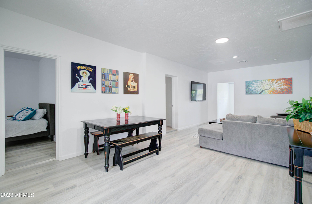 258 S Sutherland Street - Photo 2