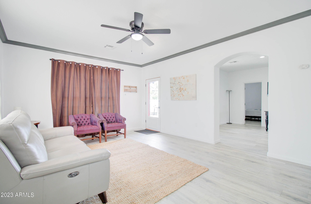 258 S Sutherland Street - Photo 4