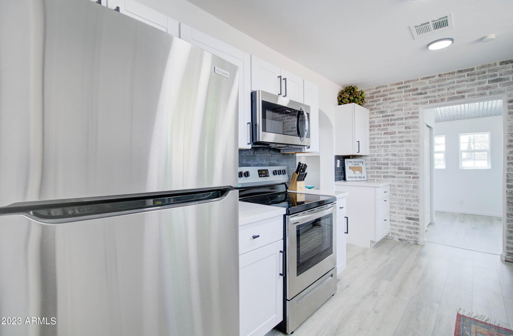 258 S Sutherland Street - Photo 9