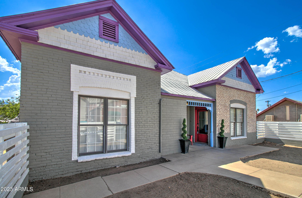 258 S Sutherland Street - Photo 0