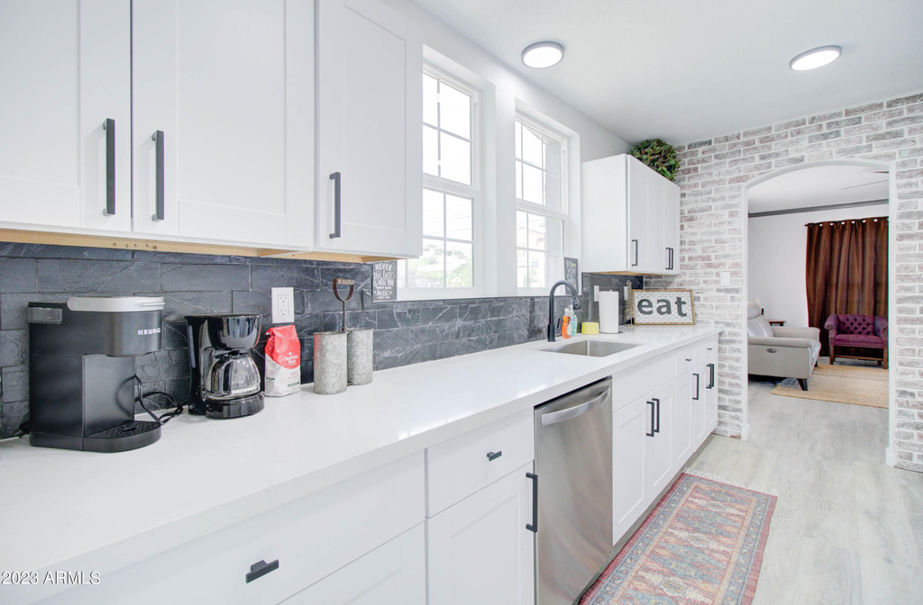 258 S Sutherland Street - Photo 10
