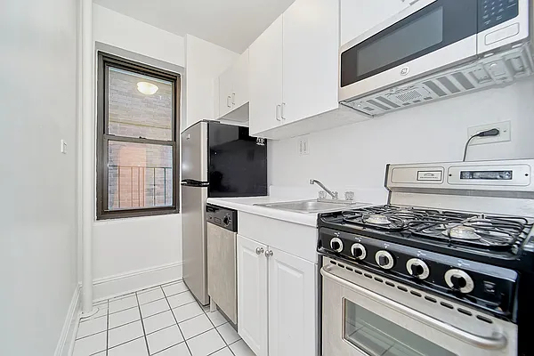 124 East 24th Street - Photo 3