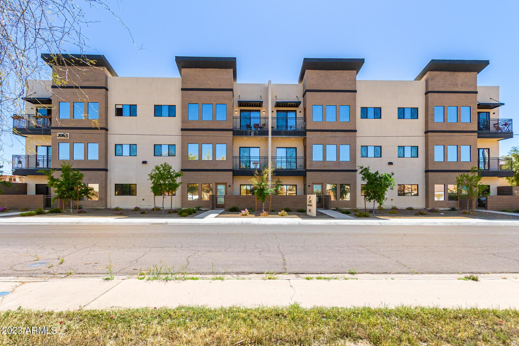 2063 E Lemon Street - Photo 1
