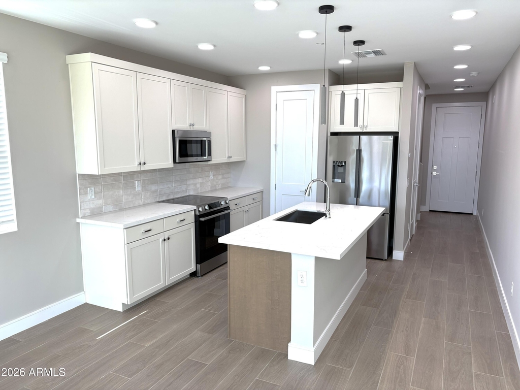 1019 E Pasadena Avenue - Photo 1