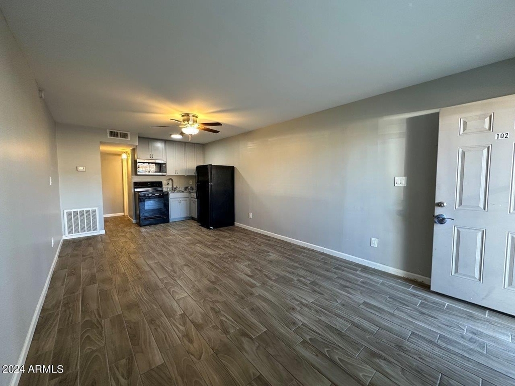 9647 N 10th Avenue - Photo 2