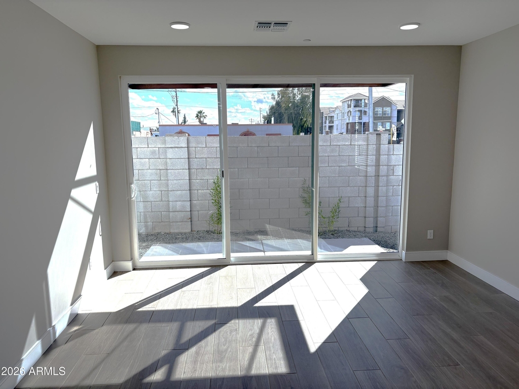 1009 E Pasadena Avenue - Photo 9