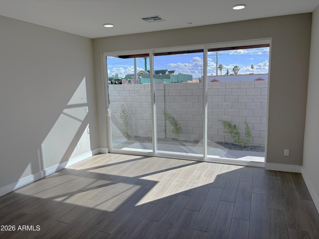 1009 E Pasadena Avenue - Photo 11