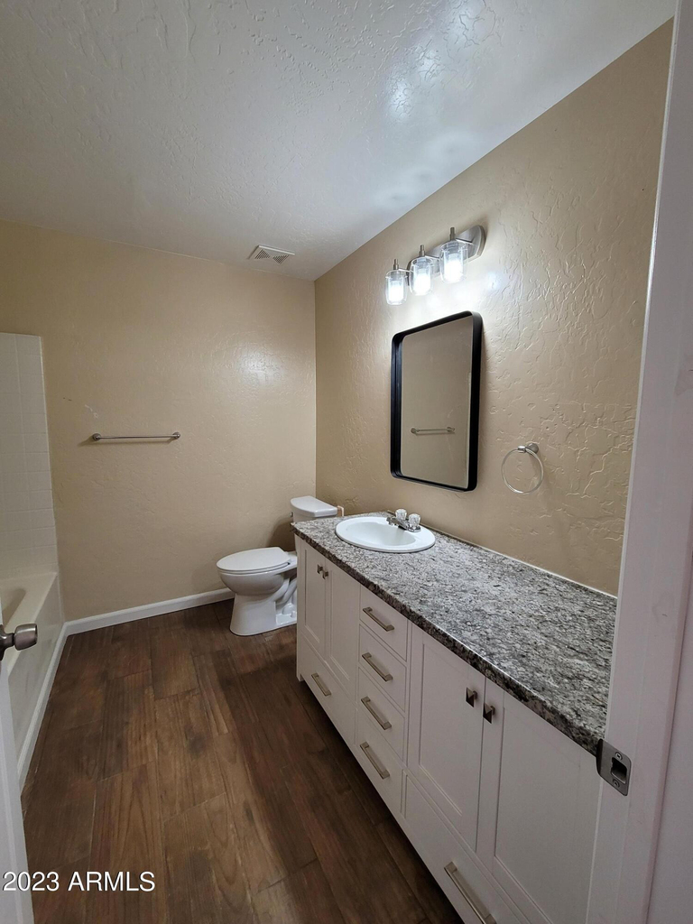532 W 9th Street - Photo 7
