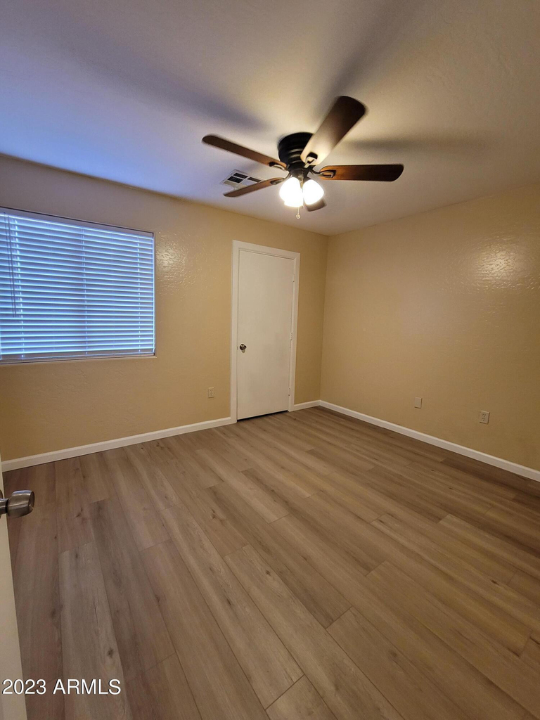 532 W 9th Street - Photo 3