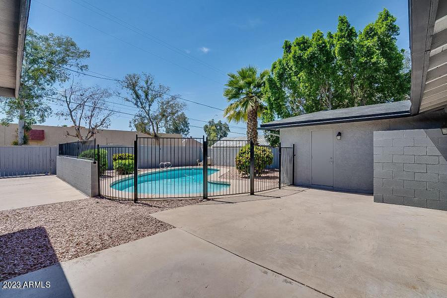 543 W 19th Street - Photo 18