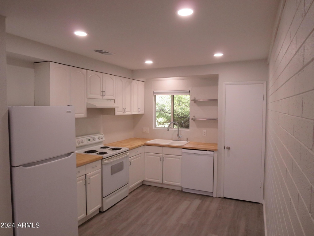 1450 E Bethany Home Road - Photo 2