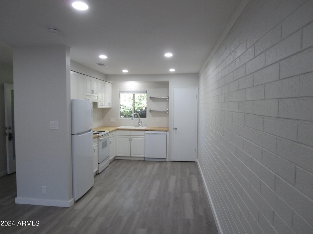 1450 E Bethany Home Road - Photo 3