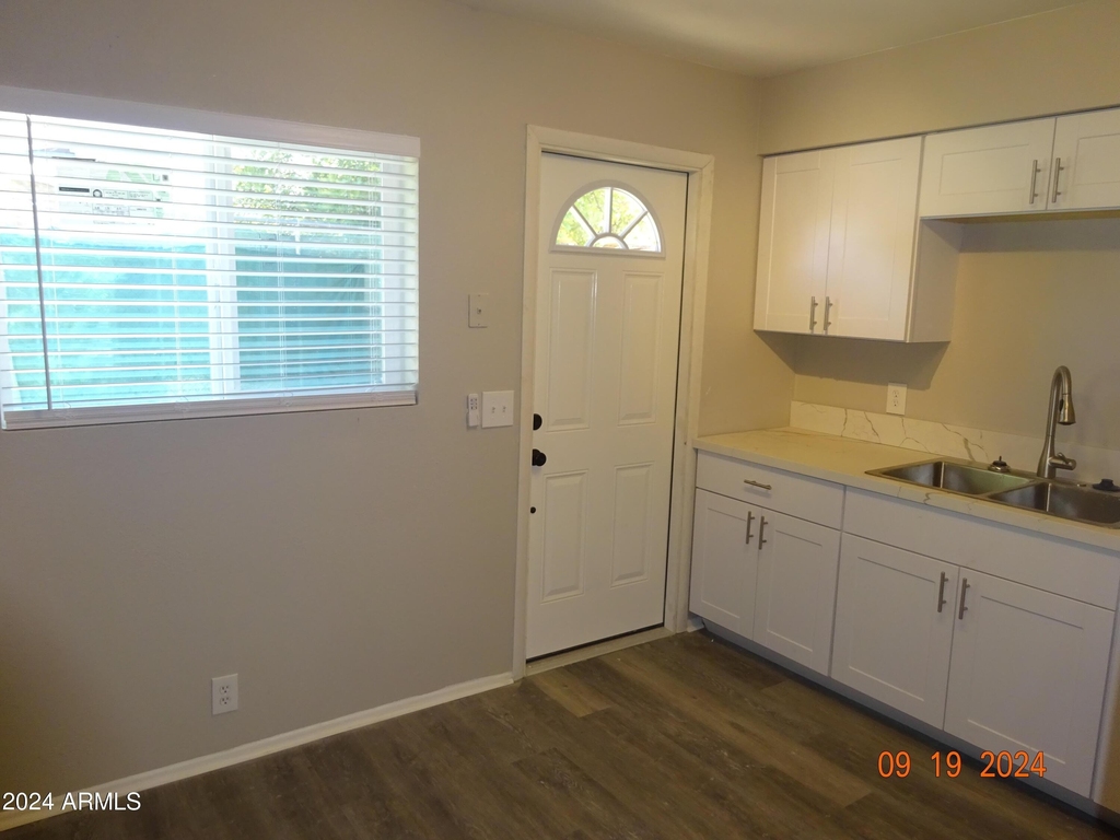 341 E Vogel Avenue - Photo 1